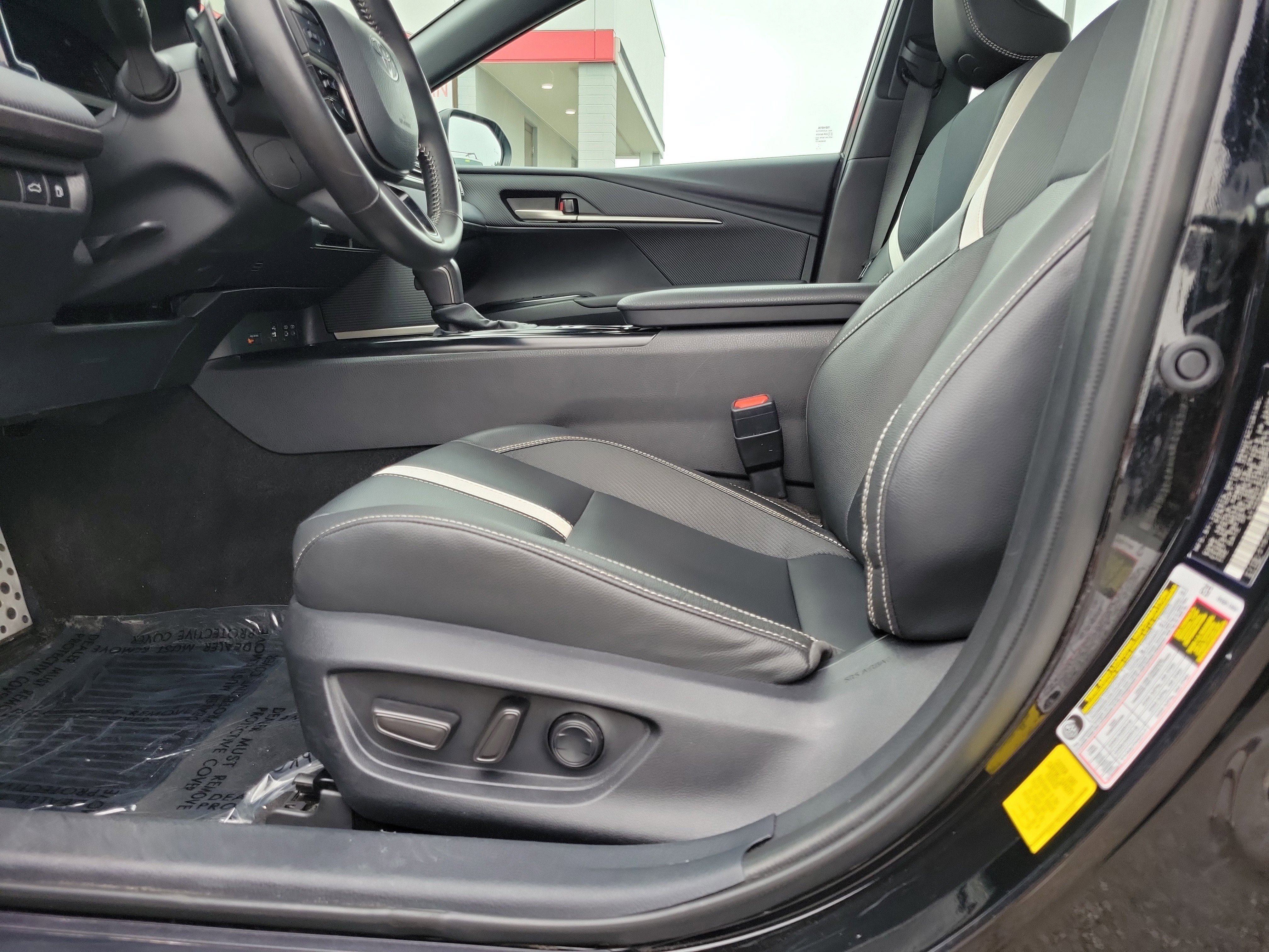 Used 2025 Toyota Camry SE FWD image 16
