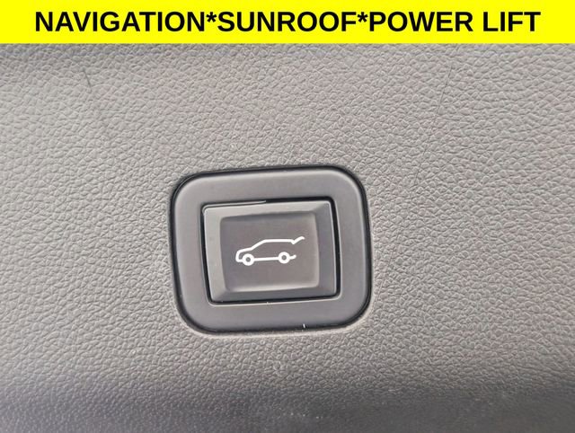 Used 2022 Chevrolet Suburban Z71 w/ Luxury Package image 32