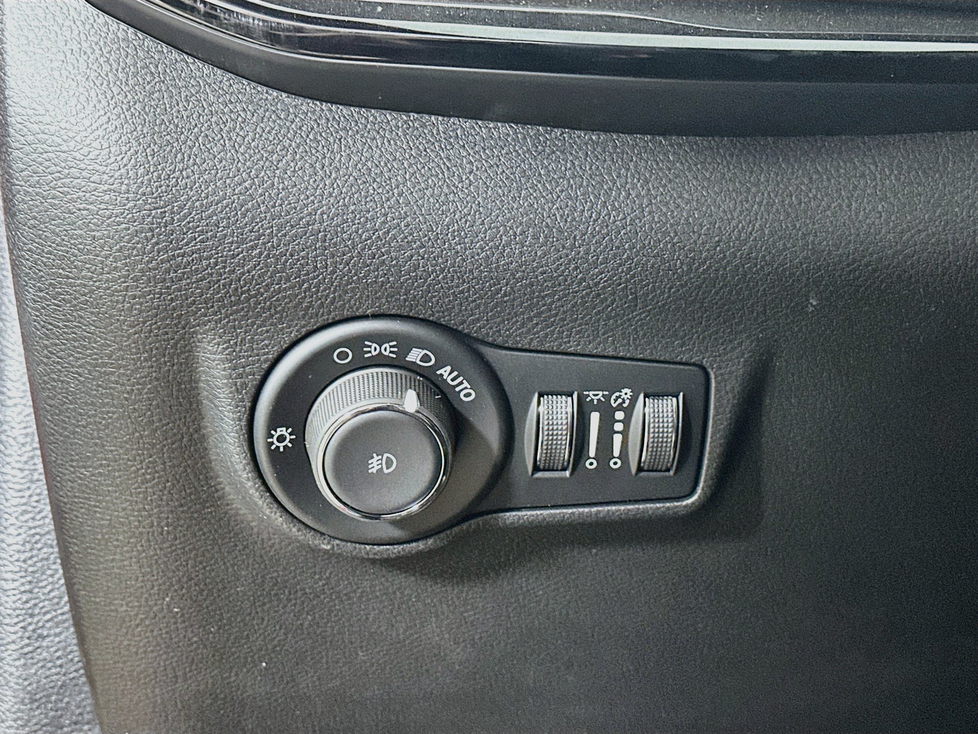 Used 2025 Jeep Compass Latitude w/ Altitude Special Edition AWD/4WD image 10