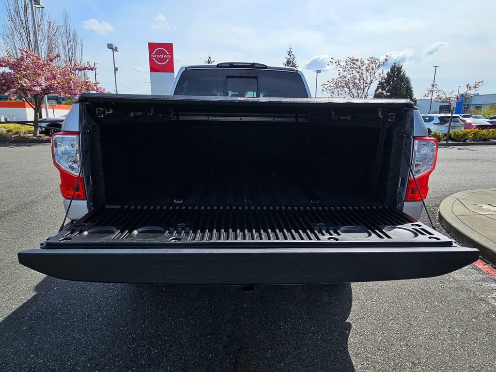 Used 2017 Nissan Titan PRO-4X w/ Pro-4x Convenience Package AWD/4WD image 11