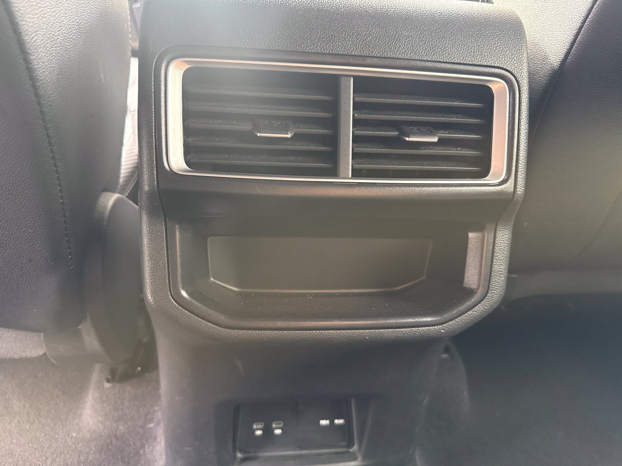 Used 2025 Volkswagen Atlas Cross Sport SE AWD/4WD image 15
