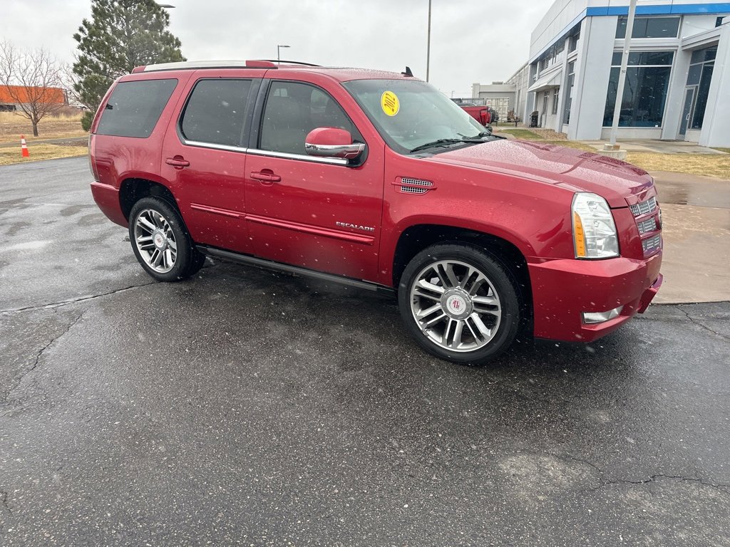 Used 2012 Cadillac Escalade Premium image 40