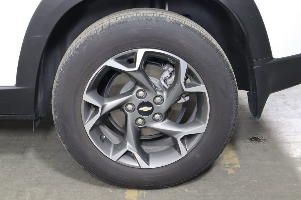 Used 2025 Chevrolet Trax LT w/ Driver Confidence Package FWD image 37