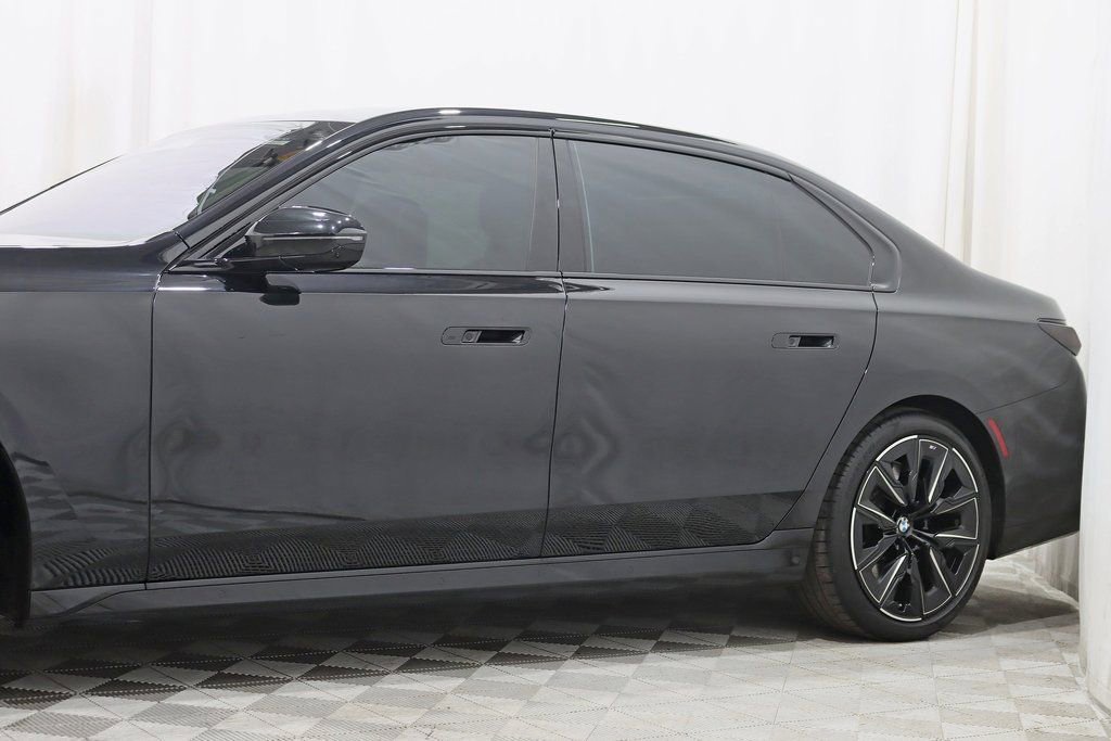 Used 2023 BMW 760i xDrive image 4