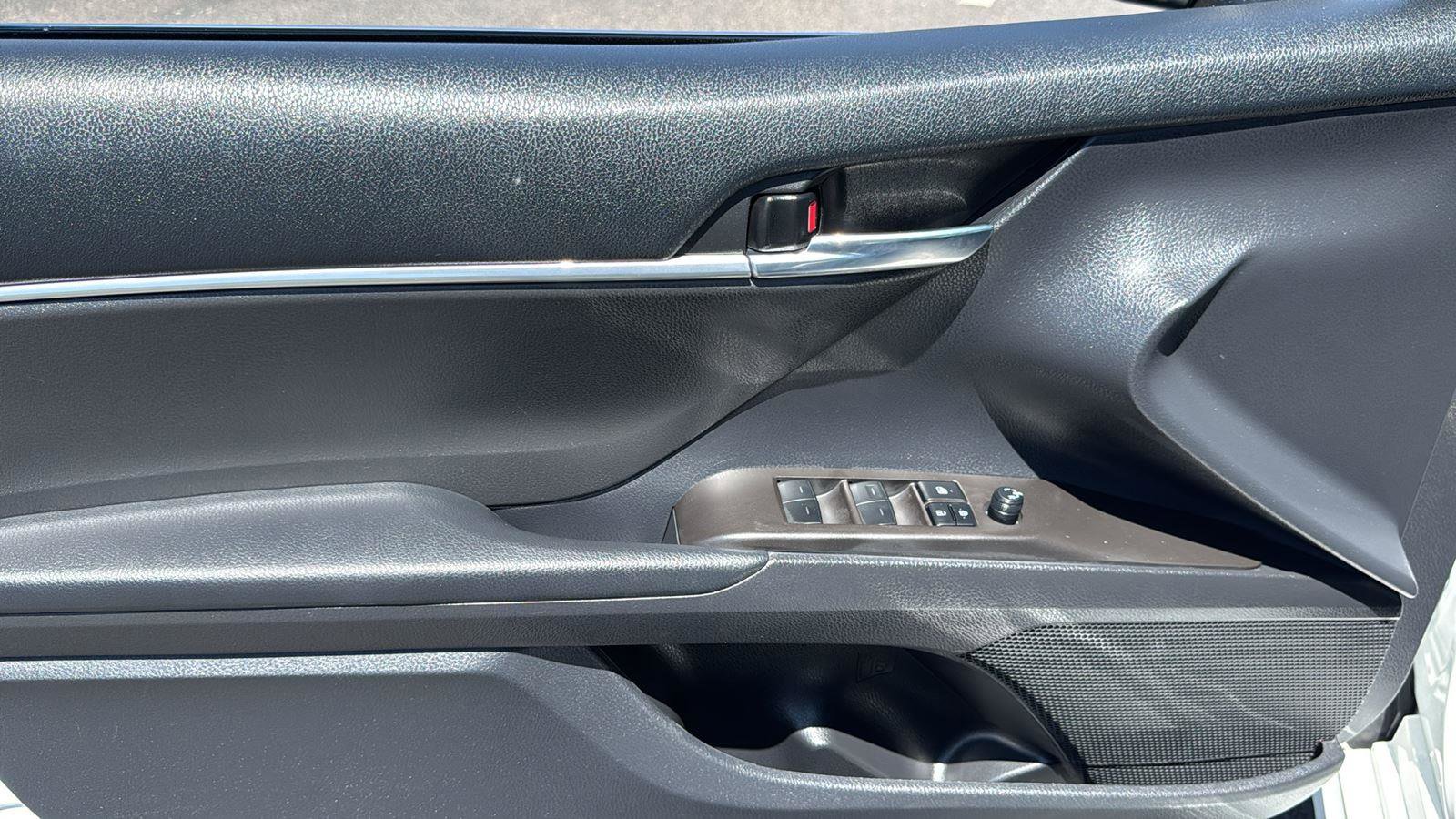 Used 2023 Toyota Camry SE image 11