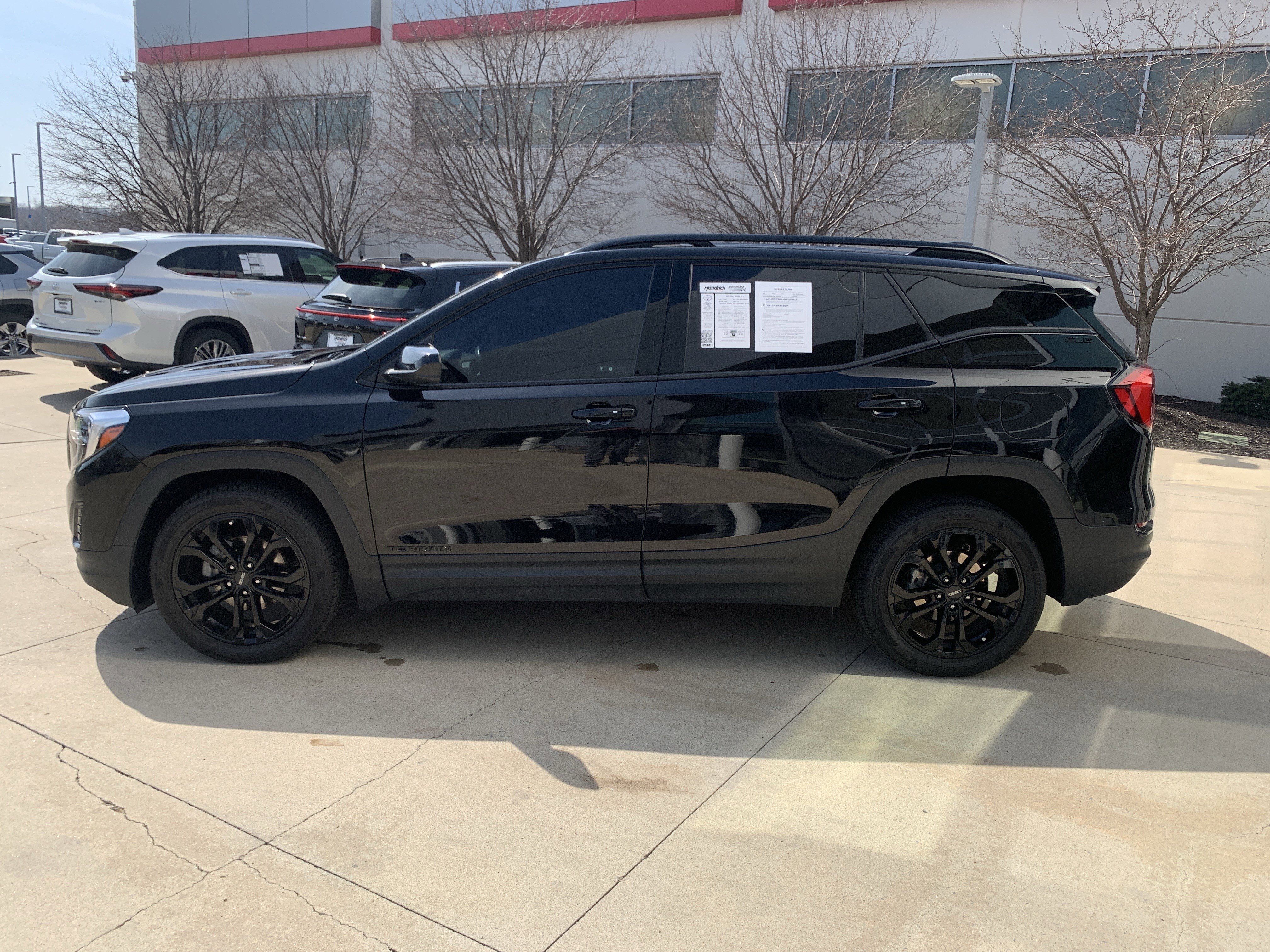 Used 2021 GMC Terrain SLE w/ Elevation Edition image 9