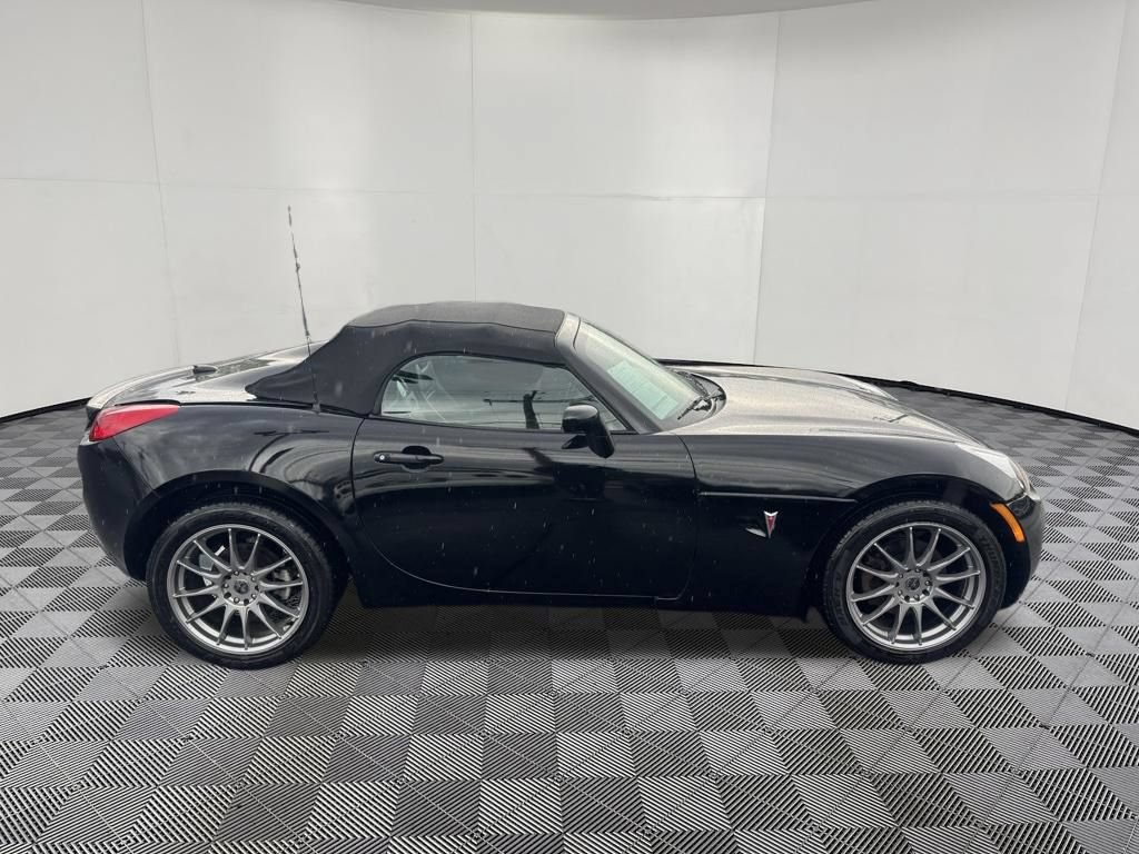 Used 2007 Pontiac Solstice GXP w/ Premium Package RWD image 3