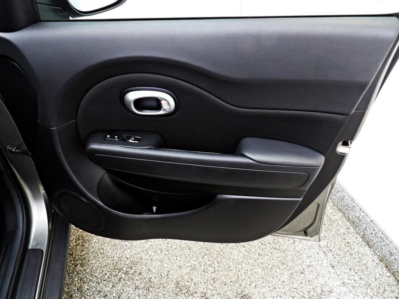 Used 2017 Kia Soul Base 4dr Crossover 6A image 11