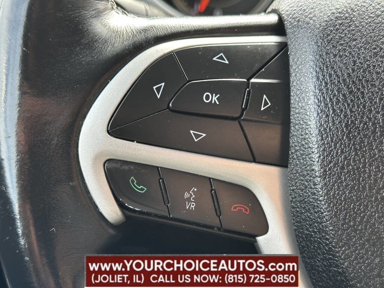 Used 2017 Jeep Cherokee Trailhawk w/ Cold Weather Group image 33