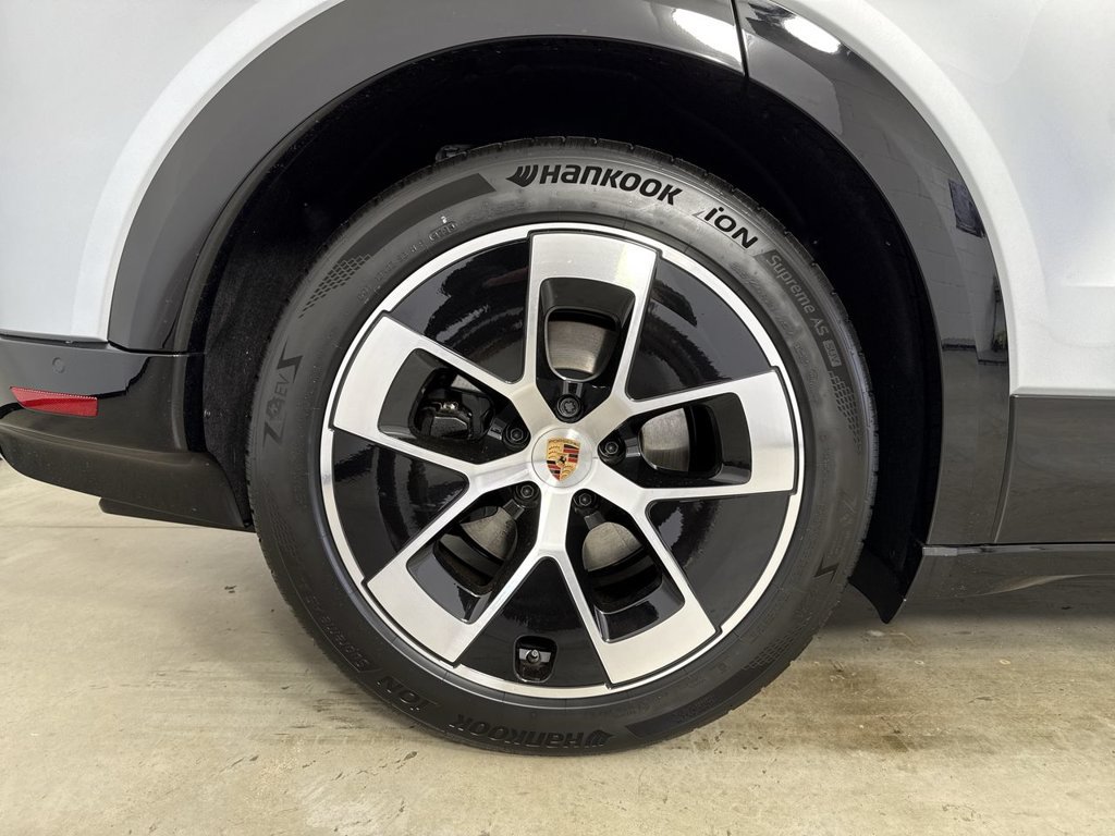 New 2026 Porsche Cayenne Electric AWD/4WD image 16