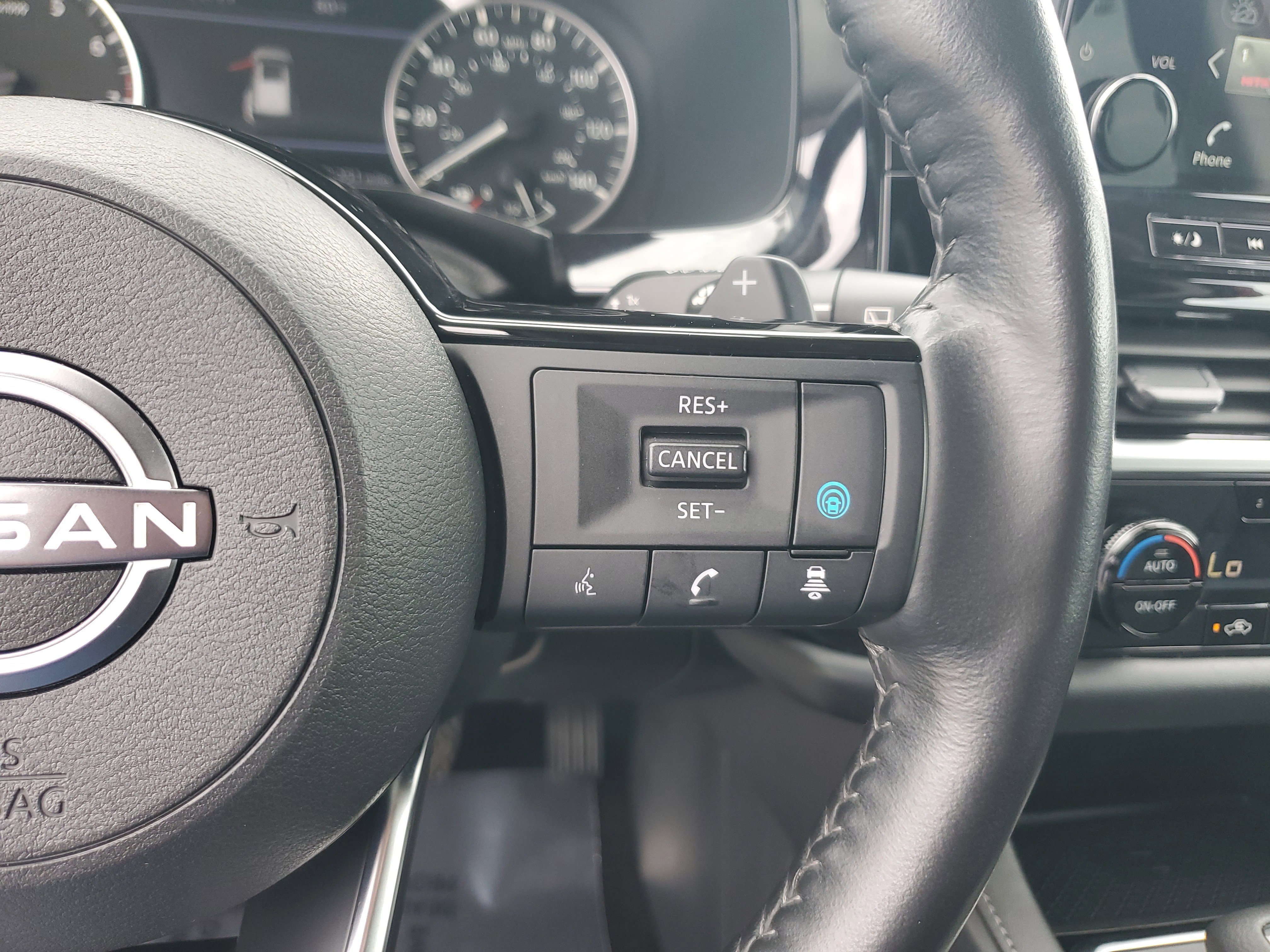 Used 2024 Nissan Pathfinder SL image 23