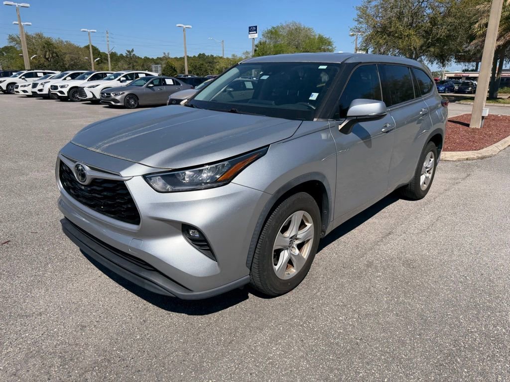 Used 2020 Toyota Highlander LE image 13