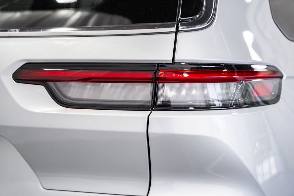 New 2025 Jeep Grand Cherokee L Laredo w/ Luxury Tech Group I image 7