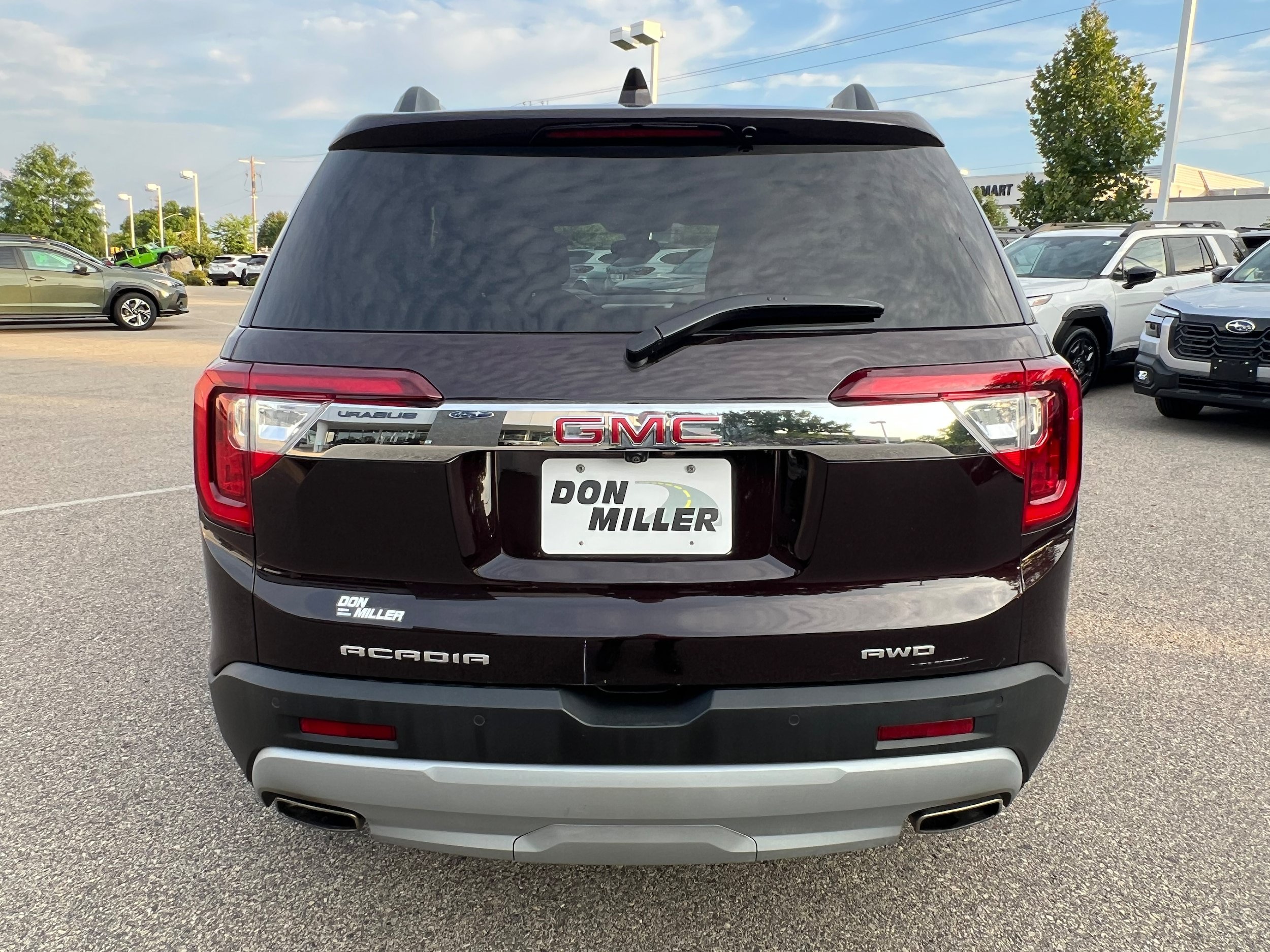Used 2021 GMC Acadia SLT w/ Technology Package AWD/4WD image 6