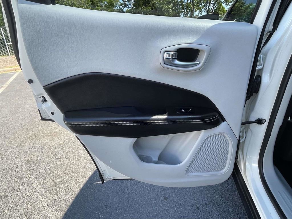 Used 2020 Jeep Compass Latitude FWD image 17