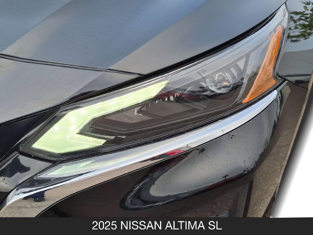 Used 2025 Nissan Altima 2.5 SL FWD image 10