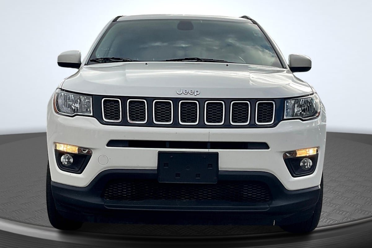 Used 2020 Jeep Compass Latitude FWD image 3