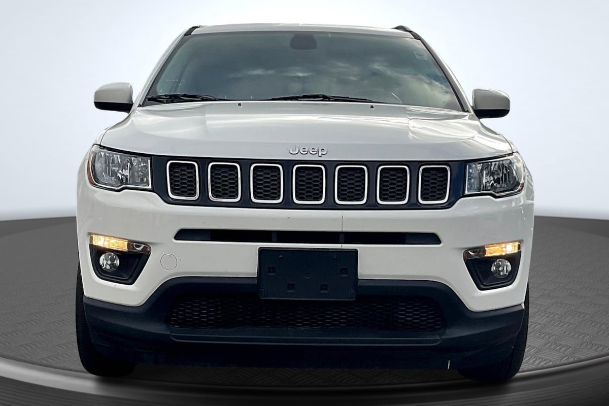 Used 2020 Jeep Compass Latitude FWD image 3