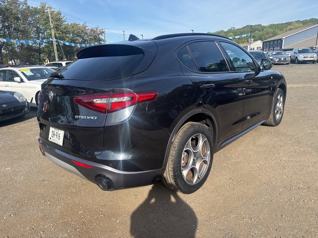 Used 2022 Alfa Romeo Stelvio Ti image 13
