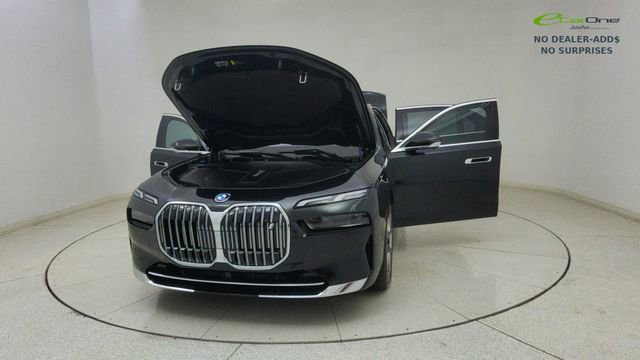 Used 2023 BMW i7 xDrive60 AWD/4WD image 79