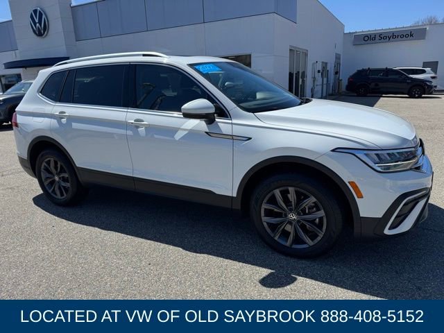 Used 2022 Volkswagen Tiguan SE w/ Panoramic Sunroof Package image 3
