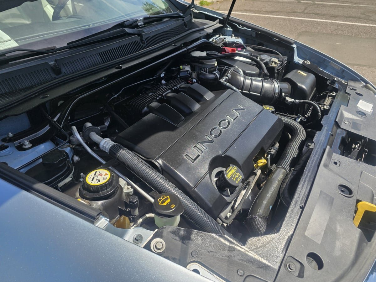 Used 2009 Lincoln MKS AWD image 44