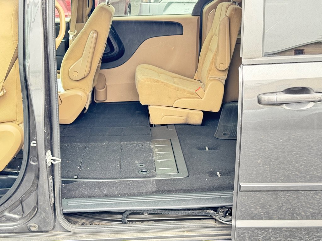 Used 2016 Dodge Grand Caravan SXT FWD image 8