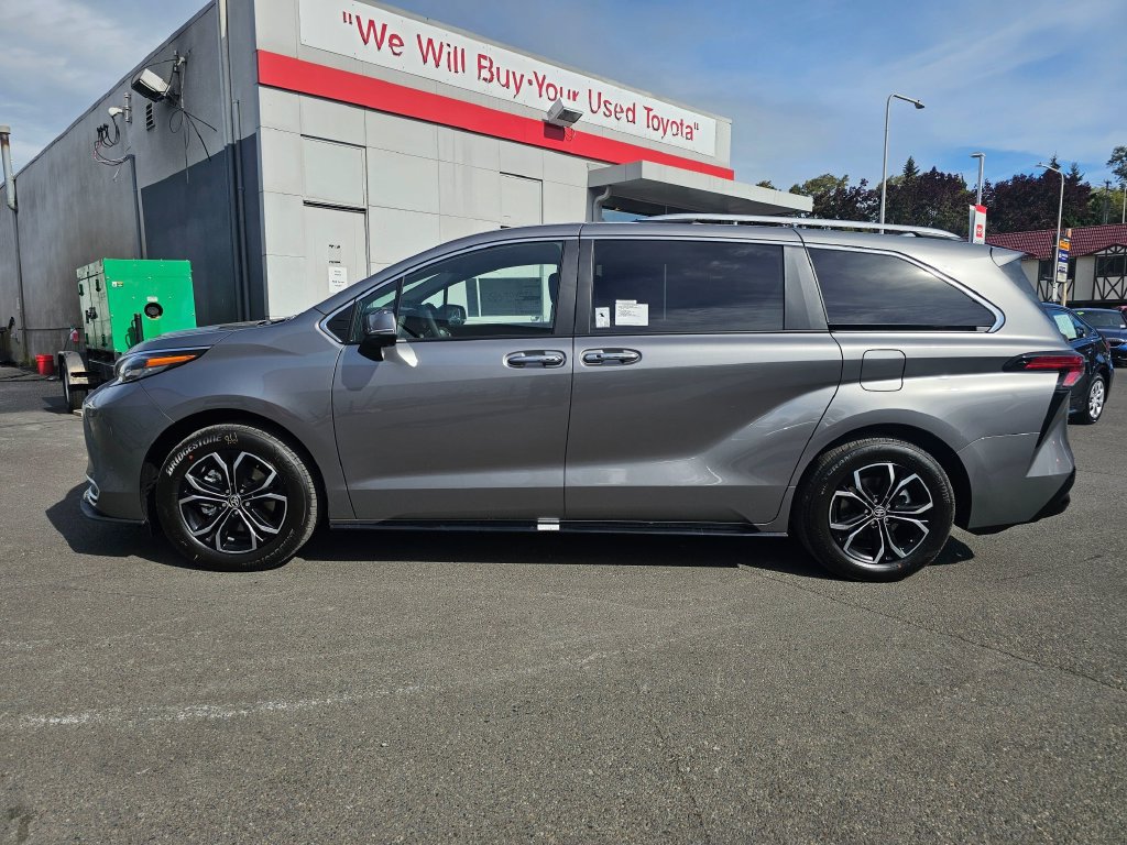 New 2026 Toyota Sienna Platinum AWD/4WD image 4