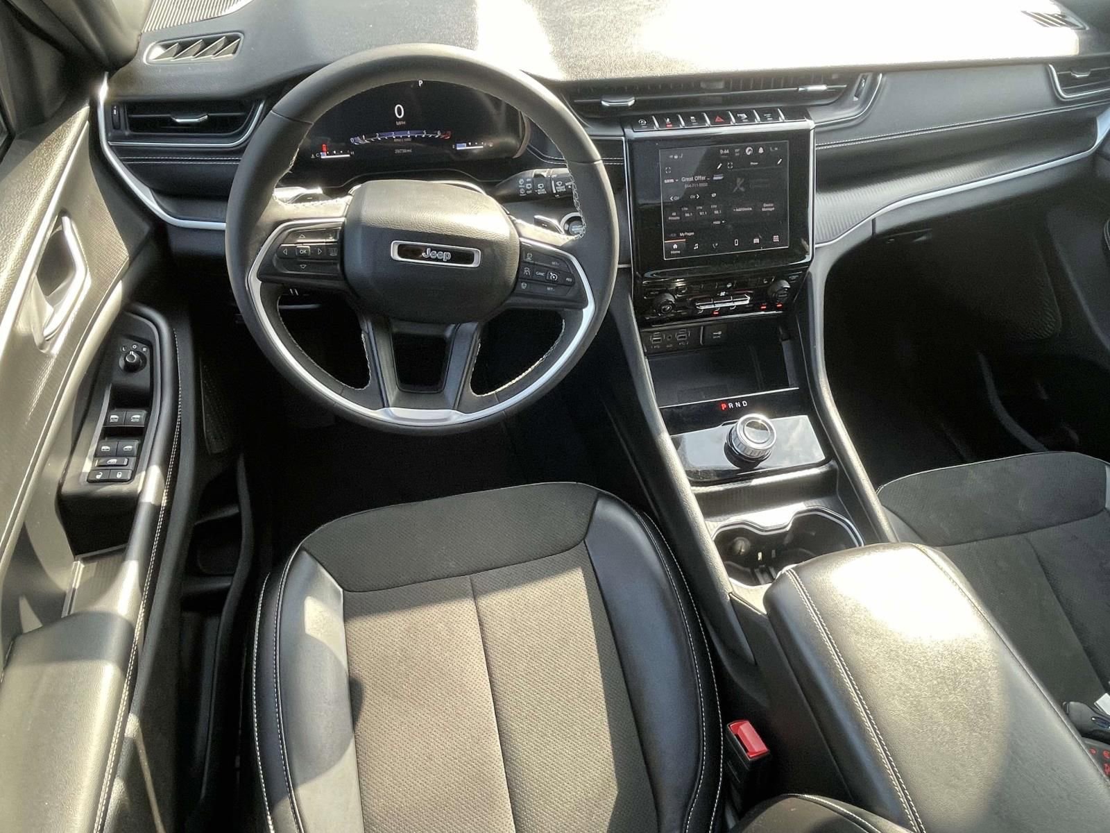 Used 2024 Jeep Grand Cherokee Altitude image 13