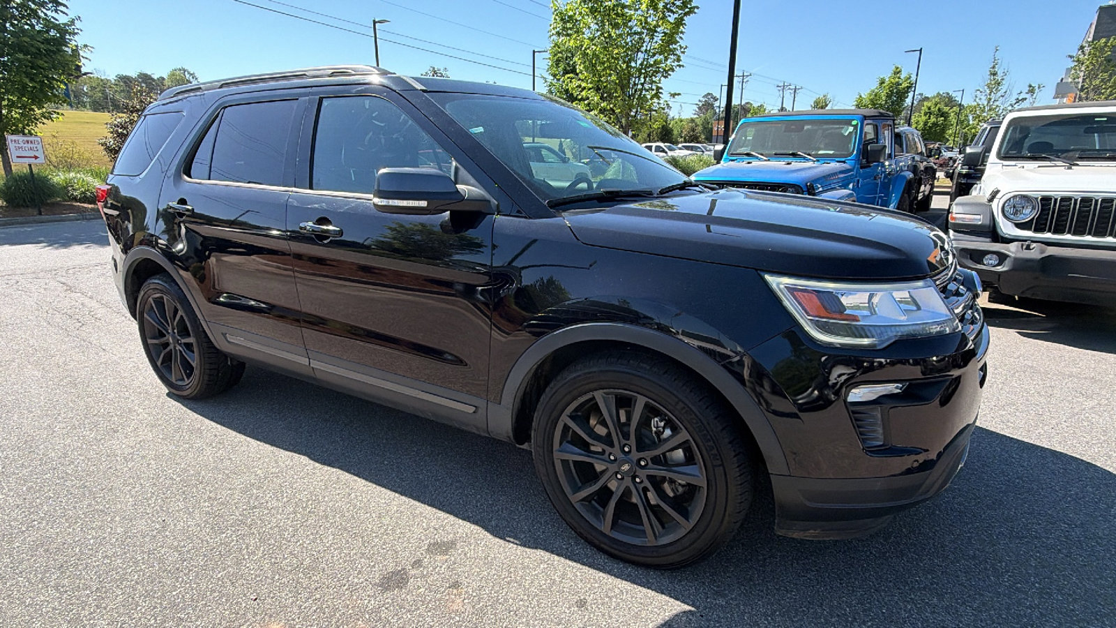 Used 2019 Ford Explorer XLT w/ Equipment Group 202A image 5