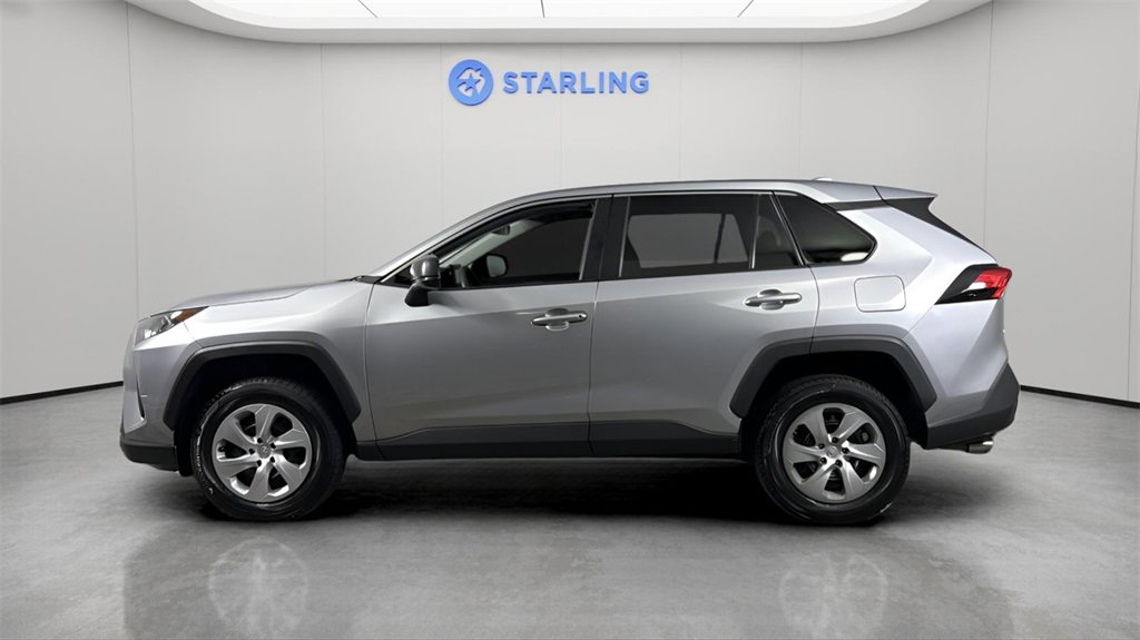 Used 2022 Toyota RAV4 LE image 3