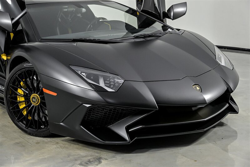 Used 2017 Lamborghini Aventador LP 750-4 Superveloce AWD/4WD image 2