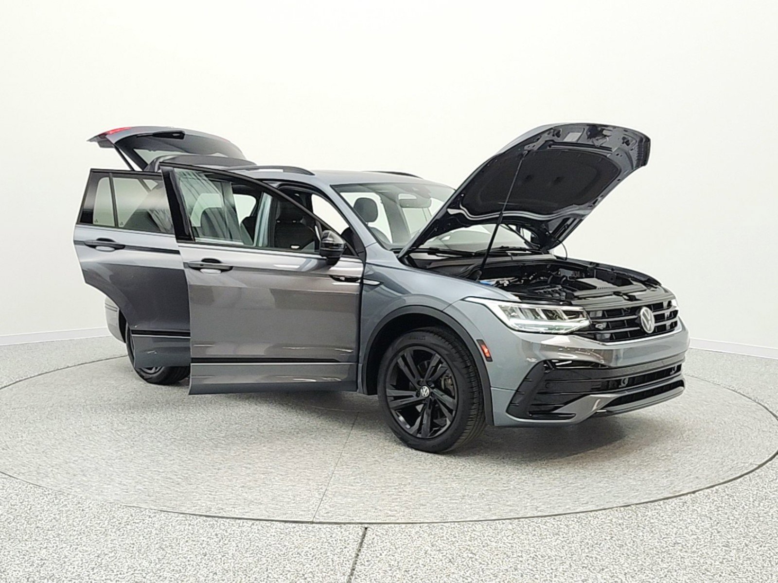 Used 2024 Volkswagen Tiguan SE R-Line image 10
