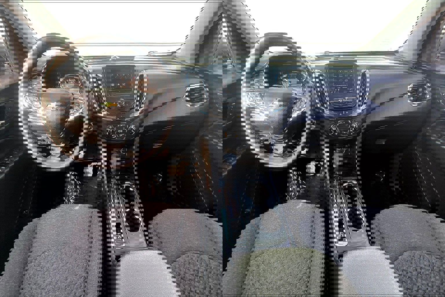 Used 2023 Chevrolet Equinox LT w/ Driver Convenience Package image 19