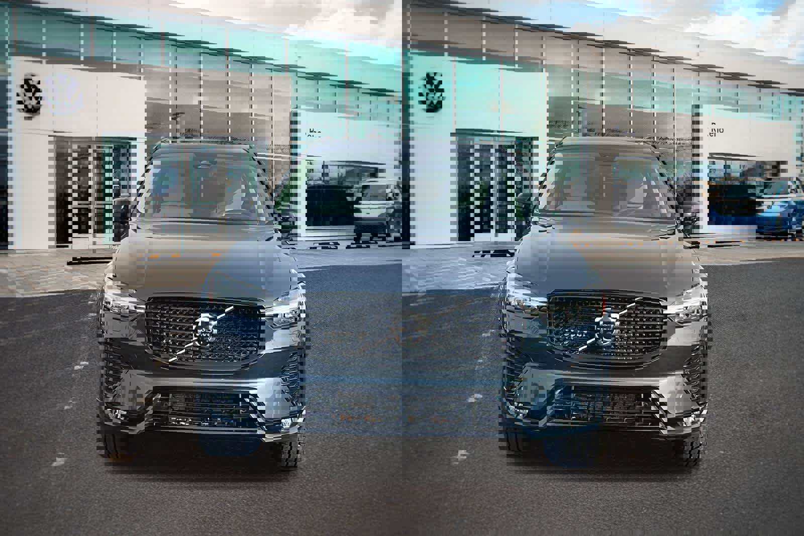 Used 2023 Volvo XC60 B6 Ultimate w/ Climate Package image 2