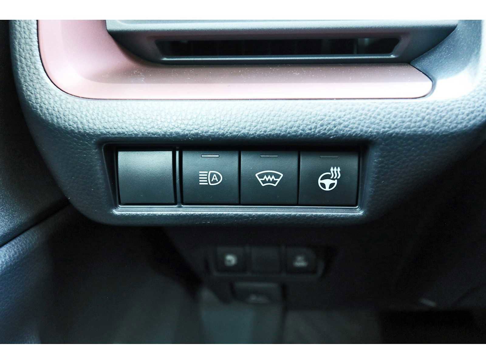 Used 2025 Toyota Prius Plug-In Hybrid image 19