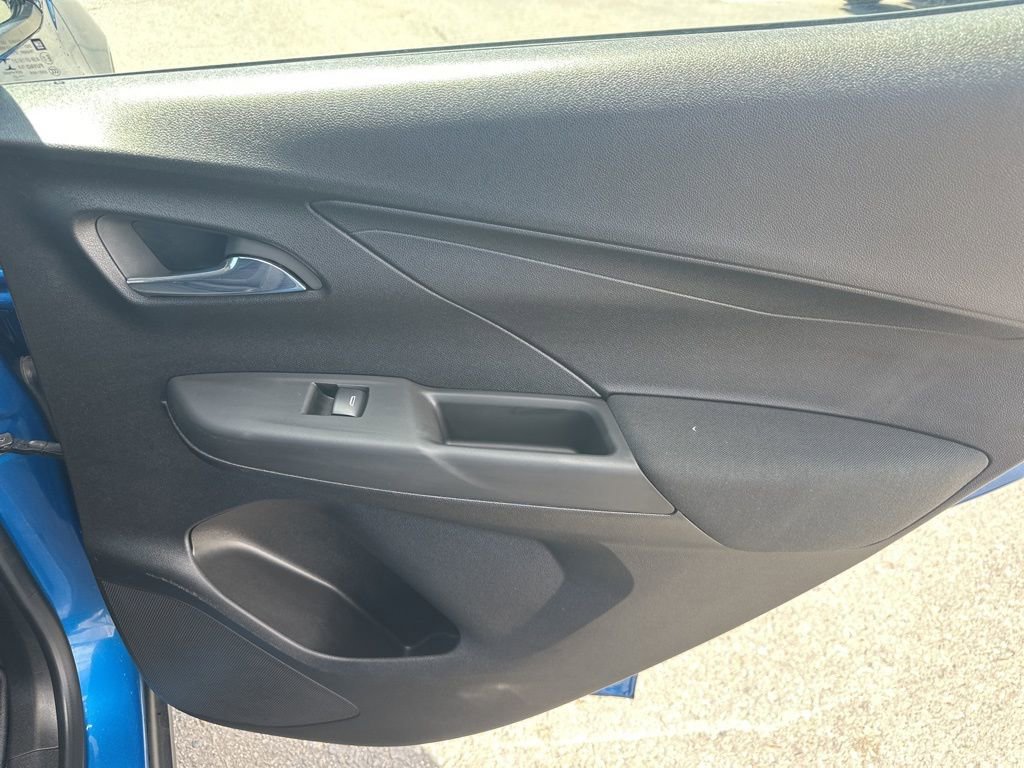 Used 2022 Chevrolet Bolt LT FWD image 28