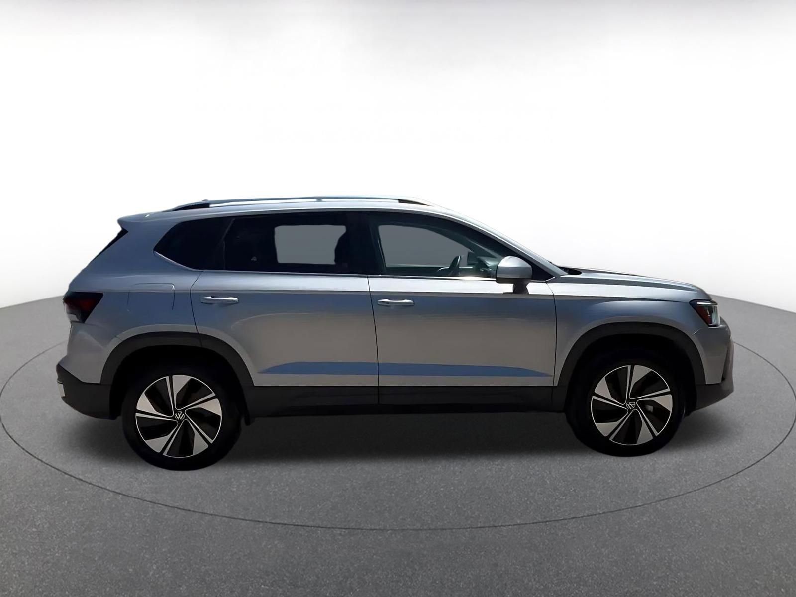 Used 2025 Volkswagen Taos SE AWD/4WD image 16