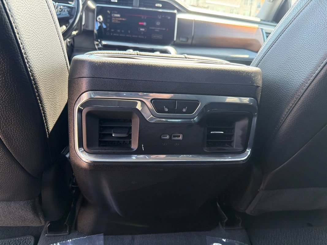 Used 2024 GMC Sierra 3500 Denali w/ Denali Reserve Package AWD/4WD image 16