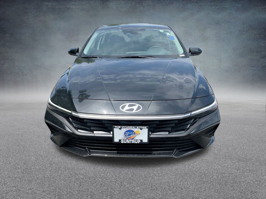 Used 2025 Hyundai Elantra Blue image 35