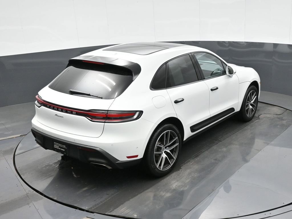 Certified 2025 Porsche Macan image 30