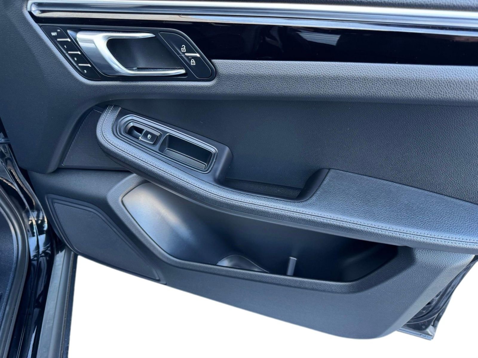 Used 2023 Porsche Macan image 10