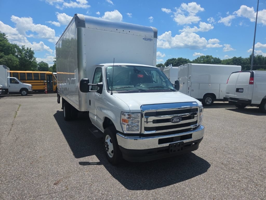 New 2026 Ford E-450 and Econoline 450 Super Duty w/ Power Equipment Group RWD image 2