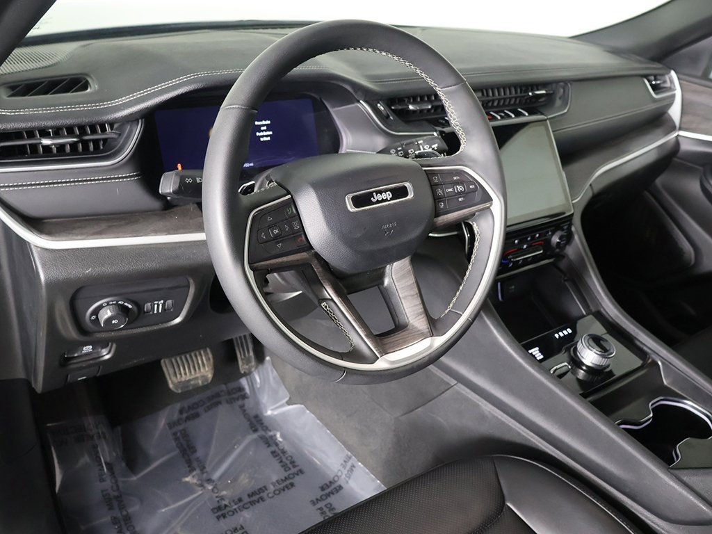 Used 2024 Jeep Grand Cherokee L Limited w/ Luxury Tech Group II image 32