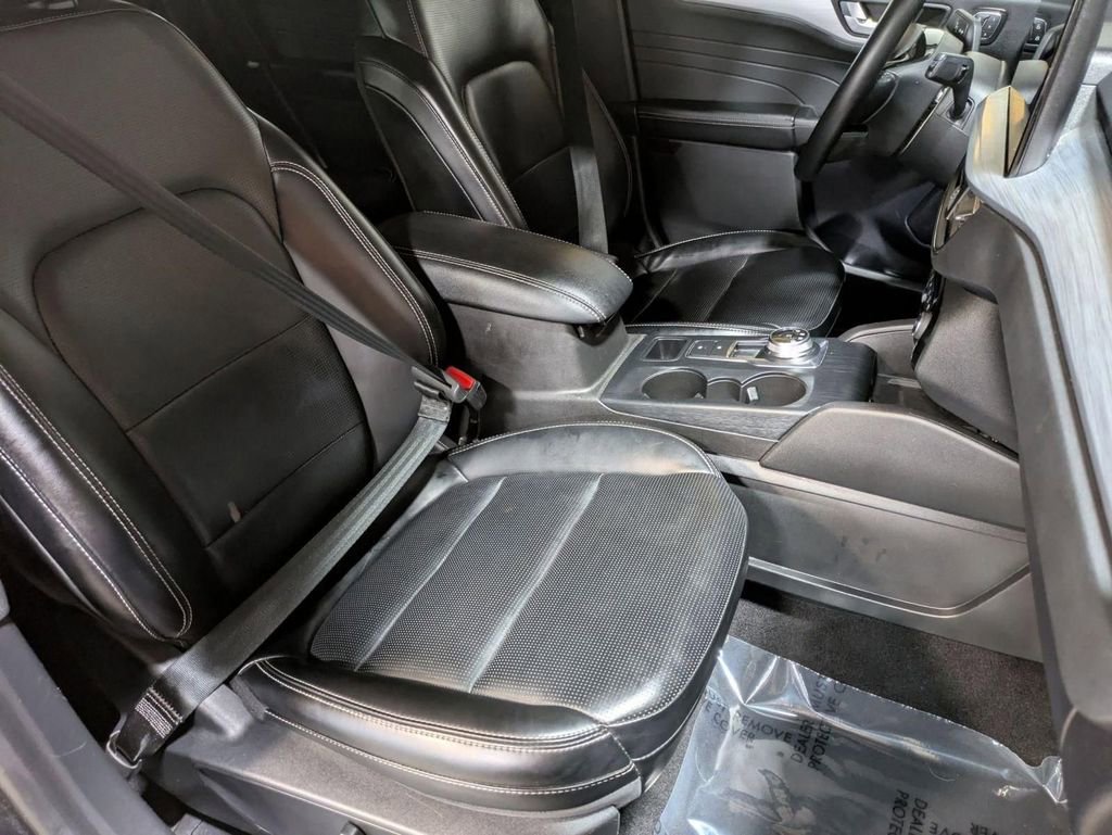 Used 2024 Ford Escape Platinum AWD/4WD image 29