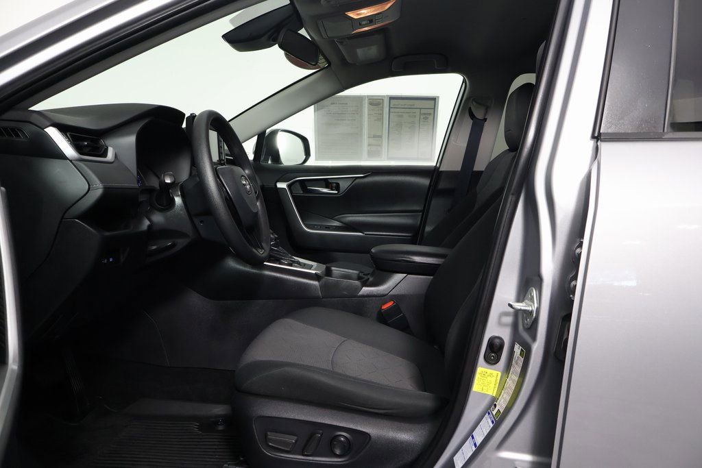 Used 2021 Toyota RAV4 XLE image 10