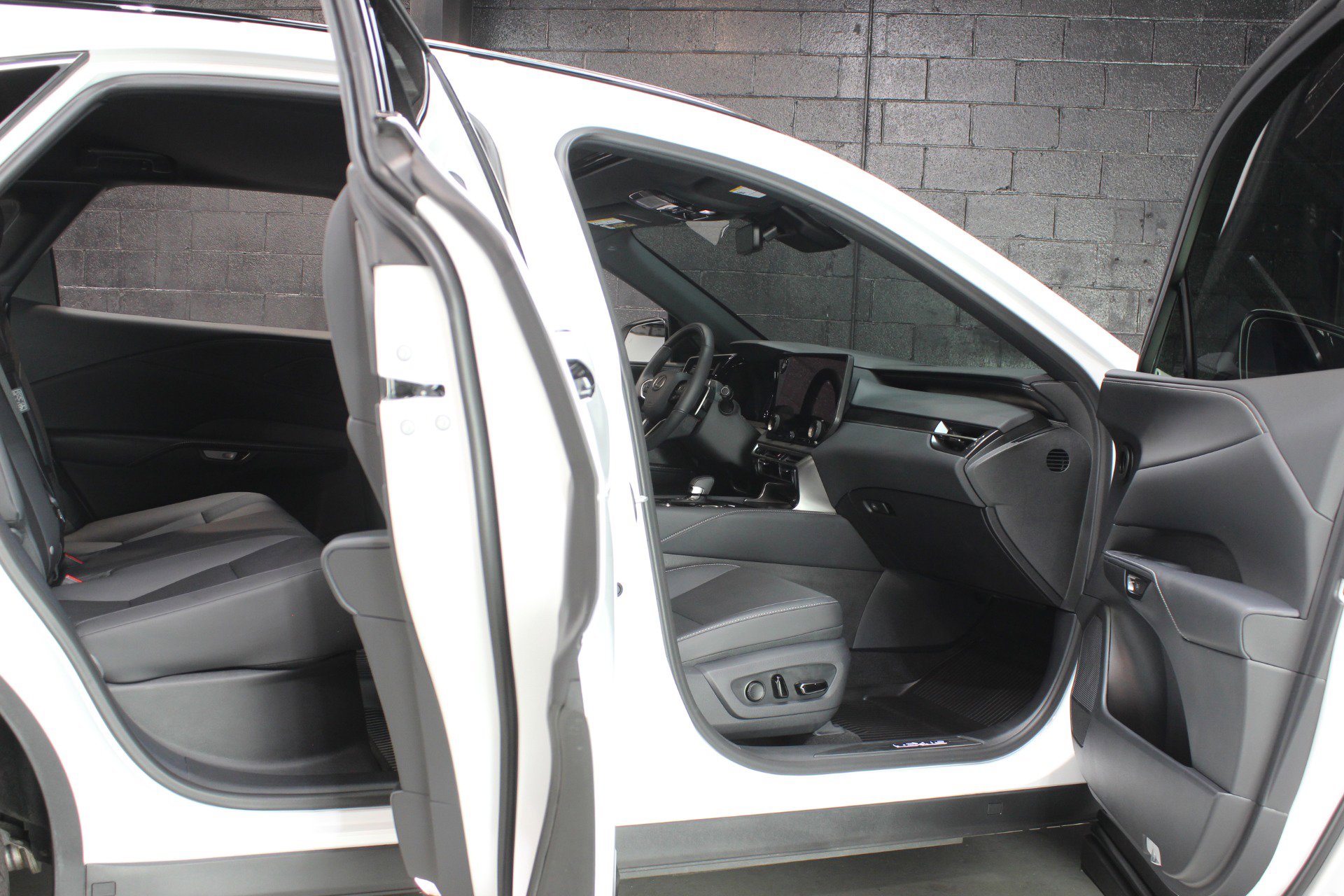 Used 2025 Lexus RX 350 F Sport w/ Convenience Package image 29