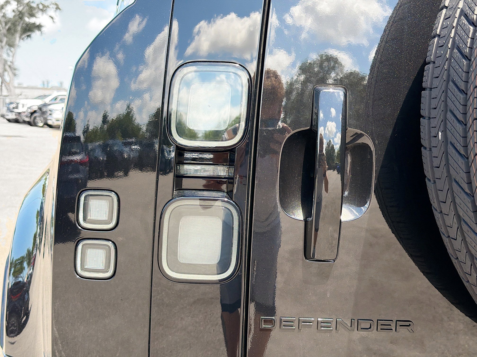 New 2026 Land Rover Defender 110 X-Dynamic SE AWD/4WD image 10