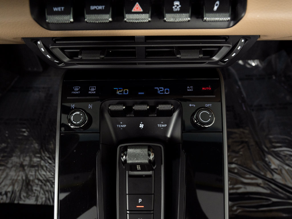 Certified 2024 Porsche 911 Carrera RWD image 32