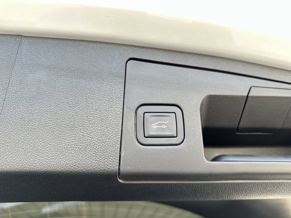 Certified 2025 Cadillac XT4 Sport FWD image 34